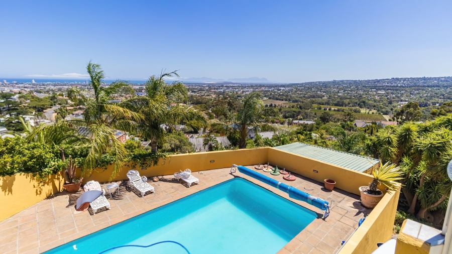 4 Bedroom Property for Sale in Rome Glen Western Cape